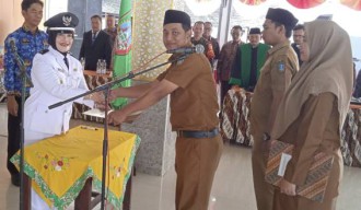 Kepala Desa di Ngoro Jombang Lantik 5 Perangkat Desa