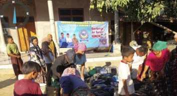 Tak Ada Bantuan Dari Pemkab, Warga Ucapkan Terimakasih Pada AMAN Satu Hati