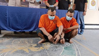 Pasutri Kabur Usai Dua Pengedar ini Dibekuk Polisi Surabaya