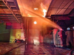 Pabrik Lilin Biola Candle Ludes Terbakar