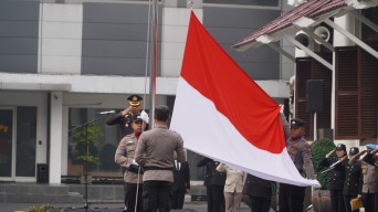 Peringati Hari Pahlawan di Polrestabes Surabaya