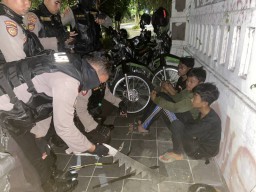 Bawa Pistol, Tiga Anggota Gengster Ditangkap Polisi