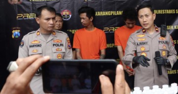 Ribuan Pil Koplo Disita dari Dua Warga Pakis Surabaya