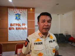 Buka Malam Natal Cafe Dermaga Disegel, Satpol PP pasang Tanda Silang