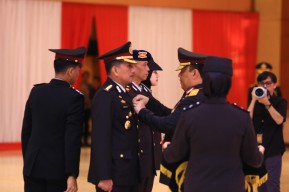 Ratusan Personel Polri dapat Bintang Bhayangkara Nararya dari Jokowi