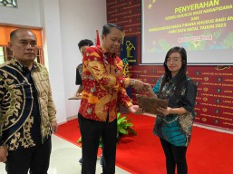 Tiga Bebas, Diantara 358 Narapidana di Jatim Terima Remisi Natal