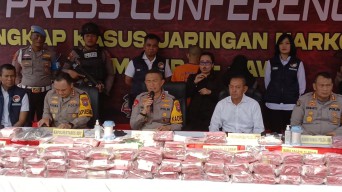 Dihotel Diponegoro, Pasutri Sembunyikan Kiriman Ratusan Kilo Sabu