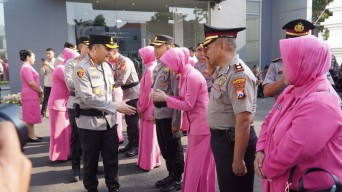 Ratusan Personil Polrestabes Surabaya Naik Pangkat