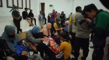 Pesilat Menangis Dihadapan Orang Tua, Meminta Maaf di Polrestabes Surabaya