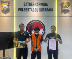 Dibekuk Dalam Kamar Hotel, Edarkan Sabu di Surabaya