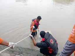 Pemancing Tewas di Kali Jagir Sisi Ngagel, Diduga Tenggelan