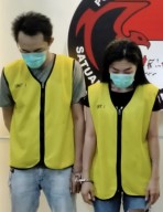 Istri di Surabaya Nekat Bantu Suami Edarkan Pil Obat Keras