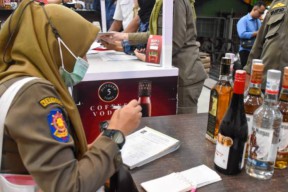 Setelah Razia Toko Miras, Satpol PP Surabaya Gandeng BNNK Razia RHU