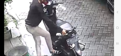 Maling Motor di Setro Tambaksari Terekam CCTV, Nopol Terekam Jelas