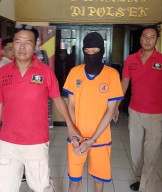 Mencuri Saat Sahur, Satu Pelaku Tercebur Keselokan Air
