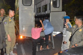 Satpol PP Surabaya Amankan 3 Remaja, Warung Karaoke Tambakwedi Watu Watu Aman