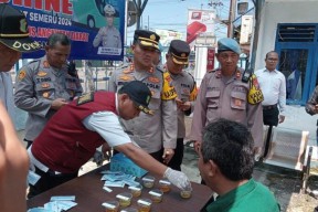 Polres Sampang Lakukan Tes Urine Supir Bus di Terminal Trunojoyo