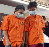 Polsek Tandes Ajak Dua Pria ini Berlebaran bersama