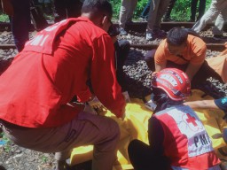 Wanita 44 Tahun Tewas Tertabrak KA di A Yani Frontage Depan Kantor BRI Wonocolo, Diduga Bunuh Diri