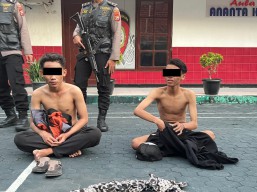 Bersajam, Dua Remaja Gengster Ditangkap Respati Polrestabes Surabaya