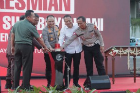 Kapolrestabes dan Walikota Surabaya Resmikan Monumen Suroboyo Wani 1000 Knalpot Brong