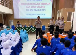 Kapolsek Simokerto Berikan Penyuluhan Kenalan Remaja dan Judi Online ke Siswa SMK