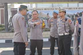 Ratusan Anggota Polrestabes Surabaya Siaga Pengamanan Tahapan Pendaftaran Pilkada 2024