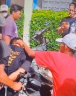 Beraksi Diparkiran Masjid, Bandit Motor Dimassa Warga Wonoayu
