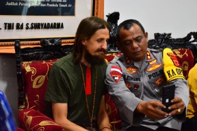 Setahun Lebih Disandera KKB Egianus Kogoya, Pilot Philip Akhirnya Dibebaskan
