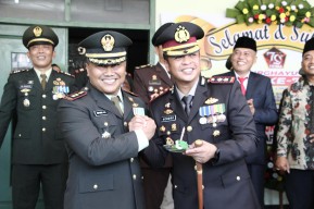 Kejutan Kapolres Sampang AKBP Hendro untuk Dandim 0828/Sampang di HUT TNI
