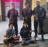 Dua Gengster Dibekuk Polrestabes Surabaya saat Live Tawuran