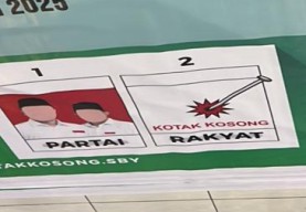 Ribuan Spanduk Gerakan Coblos Kotak Kosong di Surabaya Hilang