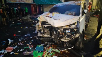 Tenggak 2 Botol Miras di Paradise Club, Kijang Innova Tabrak Warung Tewaskan 2 Orang