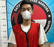 Polrestabes Surabaya Tangkap Pengedar Waru dengan 10 Gram Lebih Sabu