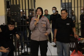 Tahanan Polrestabes Surabaya Laksanakan Ibadah Natal di Rutan