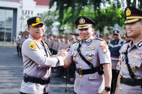 Pisah Sabut Wakapolres dan Kasat Lantas Polrestabes Surabaya, Kombes Pol Luthfie Hadirkan Semangat Melayani