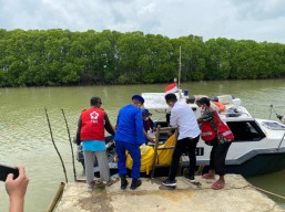 Mayat Mr. X Mengapung di Perairan Camplong Sampang
