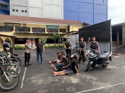 Lima Remaja dari Dua Kelompok Gengster Diamankan Polres Tanjung Perak