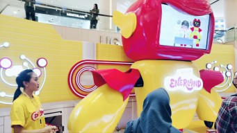 Enerland di Atrium Tunjungan Plaza 3 Surabaya, Bagikan Energen Gratis ke 10.000 Ibu dan Anak