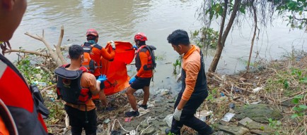 Temuan Mayat Perempuan MRS X di Sungai Jagir, Polsek Wonokromo Datangi Lokasi