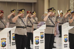 Pejabat Utama dan Sejumlah Kapolres Diharapkan Lanjutkan Progam, Arahan Kapolda Jatim Pimpin Sertijab