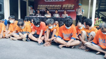 Polres Tanjung Perak Amankan 27 Pelaku Premanisme, Salah Satunya Pencuri Truk Trailer