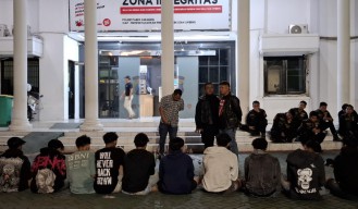 Bersenjatakan Sajam Puluhan Pemuda Luar Kota hendak Gelar Tawuran di Surabaya
