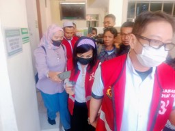 Diana dan Suami Jalani Sidang Perdana di PN Surabaya