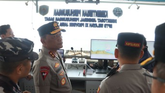 Helikopter hingga Kapal Patroli Polairud Polda Jatim Cari Korban Kapal Tenggelam di Selat Bali