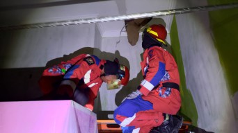 Diduga Tersengat Listrik, Tukang Renovasi Rumah di Griya Benowo Tewas