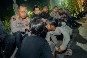 Cegah Balap Liar hingga Geng Motor, Kapolrestabes Surabaya Pimpin Patroli
