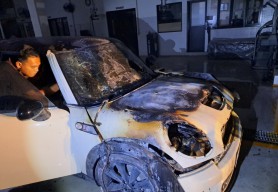 Mobil MINI Cooper Terbakar di Dealer Resmi Plaza Auto Raya Surabaya Saat Diservice