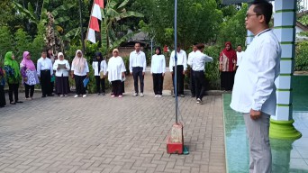 Upacara HUT RI 80 Bersama Penyandang Disabilitas di Yayasan Kinasih Blitar