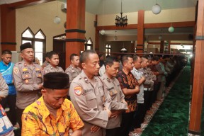 Untuk Almarhum Driver Ojol Affan Kurniawan, Polres Blitar Gelar Sholat Gaib